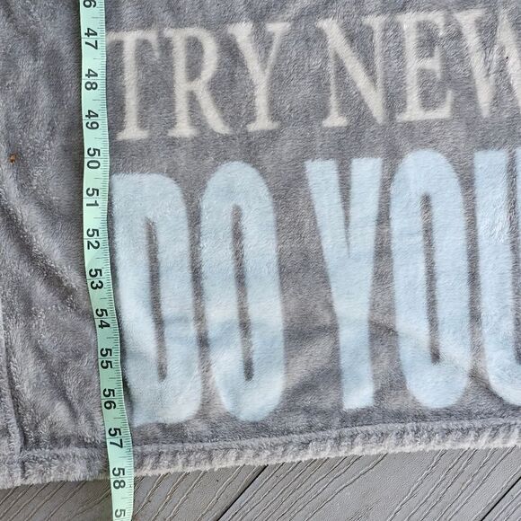 Family Rules pattern fleece microfiber blanket 50 x 58" pre loved - Picture 9 of 11